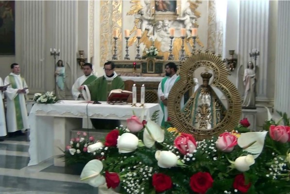 Hondureños en Roma asisten a misa en honor a la Virgen de Suyapa