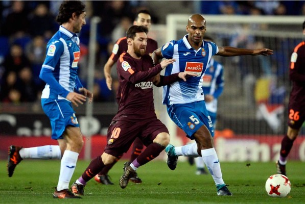 Espanyol acaba con invicto del Barcelona y toma ventaja en Copa del Rey