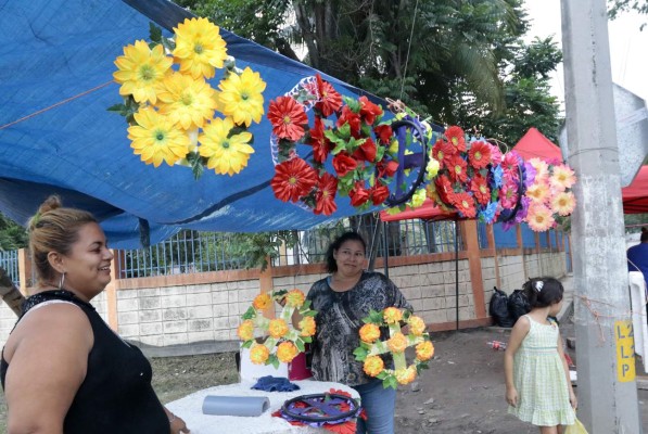 Sampedranos coronarán a sus deudos en el día de los santos y los difuntos