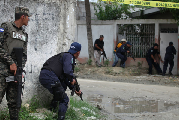 Tres muertos deja balacera entre policías y pandilleros en San Pedro Sula