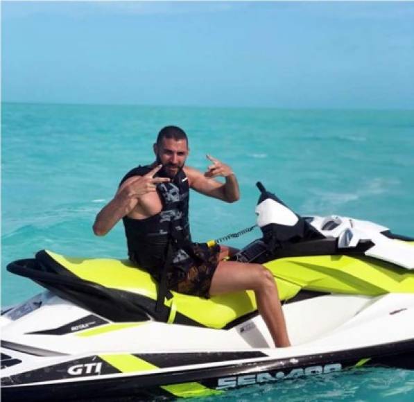 Karim Benzema se olvidó del Mundial de Rusia 2018 pasando vacaciones en el Pearls of Long Bay, un resort en Islas Turcas y Caicos.