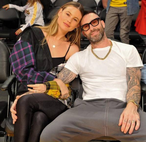 El matrimonio de <b>Behati Prinsloo y Adam Levine</b> se vio afectado en 2022 por que el vocalista de Maroon 5 fue acusado de infidelidad después de que la modelo, Sumner Stroh, compartiera pruebas de que mantuvo un amorío con el cantante.