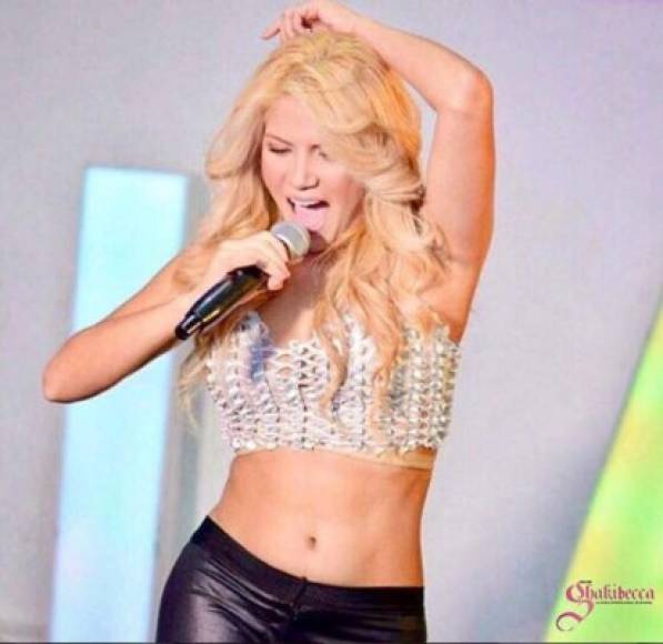 "Rebecca ha participado en numerosos concursos de talento y, como los videos mismos lo prueban, su interpretación ha sorprendido a todos, incluso a la misma Shakira, quien vio a su imitadora en plena acción y se llevó una gran sorpresa cuando la vio cantando temas como “Chantaje” o “Me enamoré”."