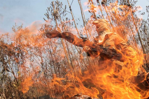Brasil todavía no logra controlar los incendios en la Amazonía