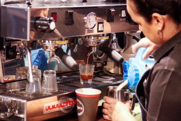 Hondureños consumen casi seis libras de café al año percápita