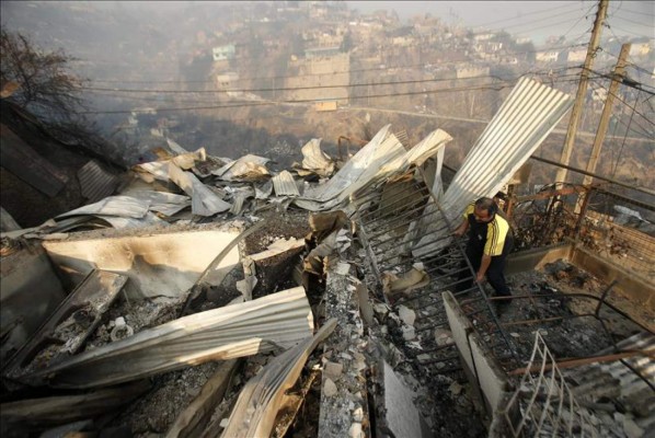 Muertos por incendio en Chile aumentan a 12