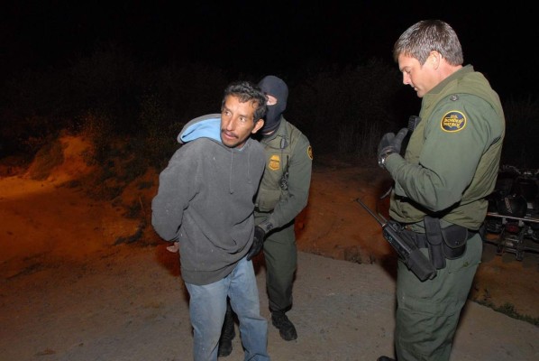 Los arrestos de migrantes en la frontera de EEUU marcan otro máximo
