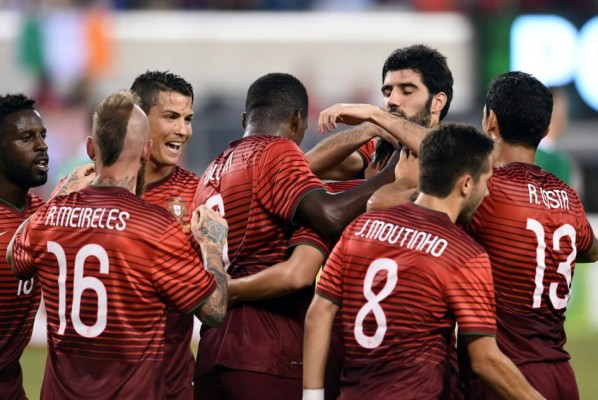 Portugal liquida a Irlanda aupada por el regreso de Cristiano