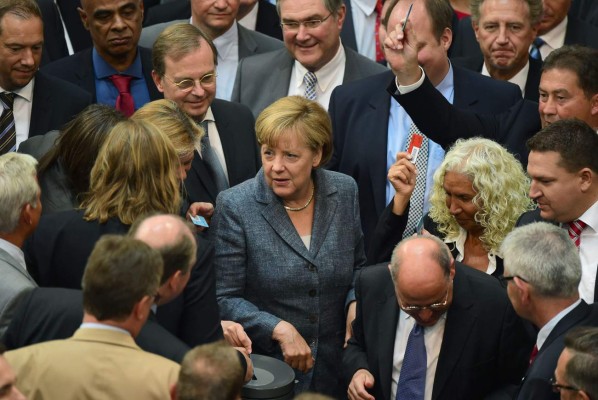 Parlamento alemán aprueba plan de ayuda a Grecia