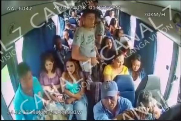 Policía investiga video que muestra asalto a un bus en Talanga