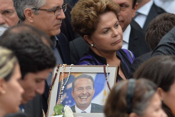 Abuchean a Rousseff en funeral de Eduardo Campos en Brasil