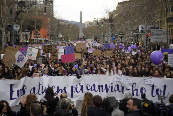 España se moviliza por las mujeres en el 8M con una inédita huelga