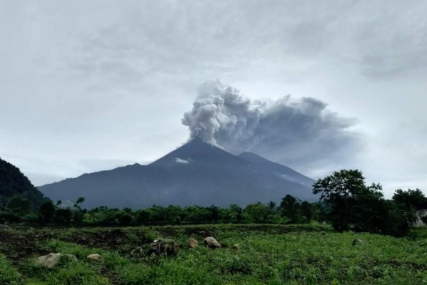 Volcán de Fuego de Guatemala registra nuevas explosiones