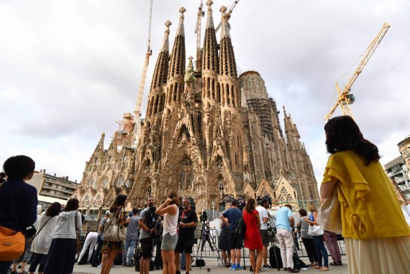 Barcelona rinde homenaje a víctimas de atentado