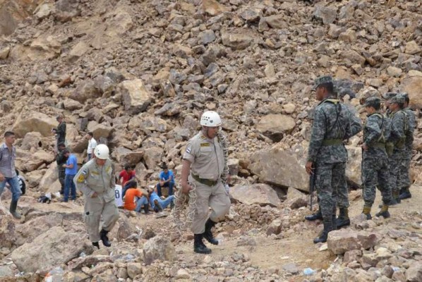 Un incidente similar ocurrió en la misma mina el 2 de julio de 2014 donde quedaron atrapados once obreros, tres de los cuales fueron rescatados vivos dos días después.