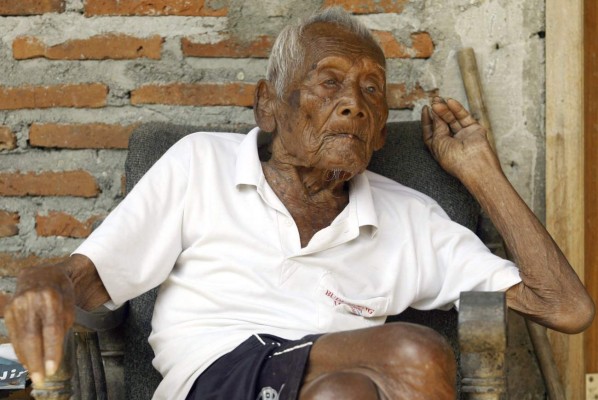 Sodimejo, el posiblemente hombre más viejo del mundo tiene su tumba cavada desde 1992.
