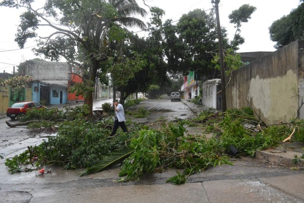 Willa evoluciona a huracán de categoría 3 frente a costas mexicanas