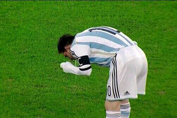 Video: Messi vomitó durante el amistoso contra Rumanía