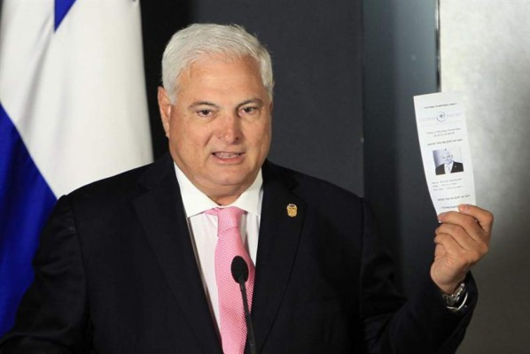 Jueza de EEUU concede la libertad bajo fianza al expresidente panameño Martinelli