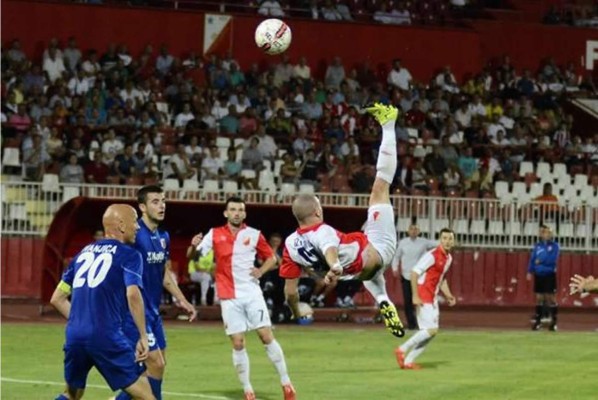 Video: Espectacular gol de chilena en Serbia