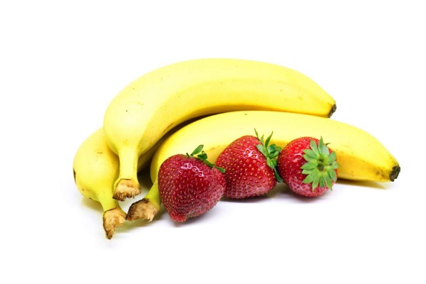 Comer bananas y fresas reduce el riesgo de accidente cerebrovascular
