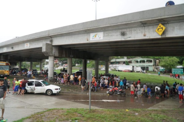 Envían equipos de rescate a zonas afectadas por inundaciones de Eta