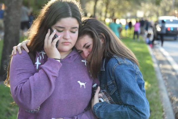 Luto y dolor en Florida tras masacre en colegio de Parkland