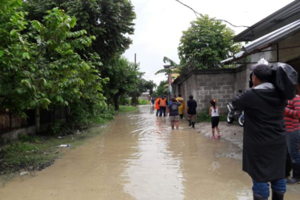 Un muerto y varios daños dejan fuertes lluvias en Honduras