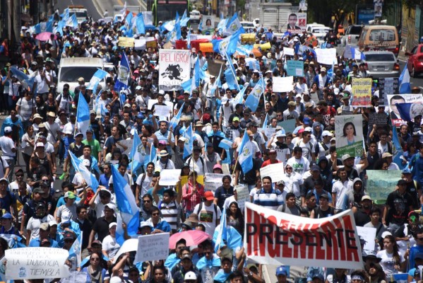 Miles se suman a un paro nacional contra Otto Pérez Molina