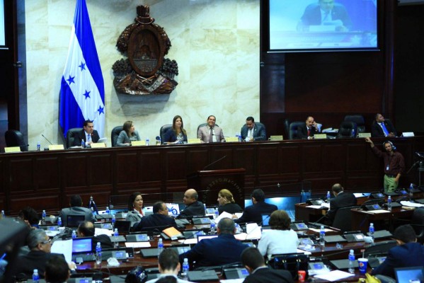 Suspenden la sesión por relajo en el Congreso Nacional