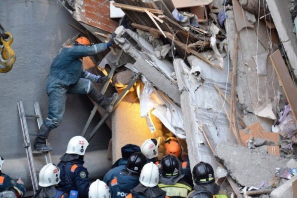 Ascienden a 22 los muertos en el derrumbe de un edificio en los Urales