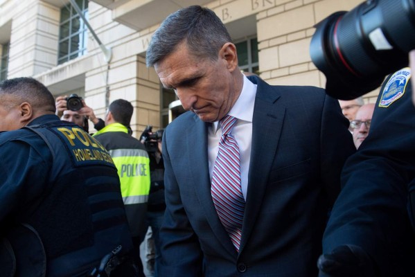 Aplazan sentencia de Flynn, exasesor de Trump involucrado en trama rusa
