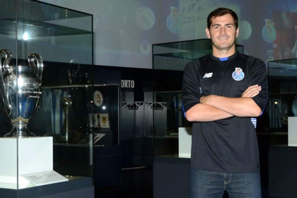 Casillas llevará el número 12 en el Porto