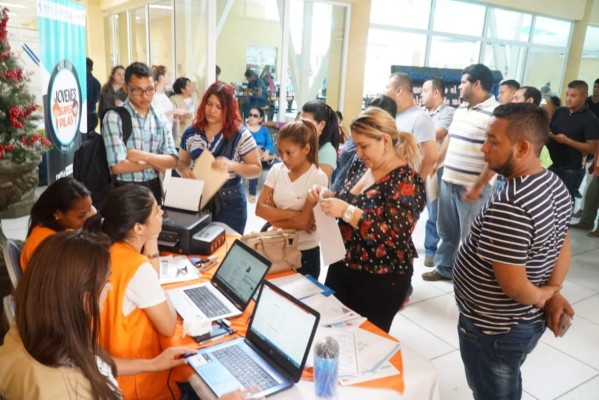 Feria de empleo ofrece más de 2,000 puestos de trabajo