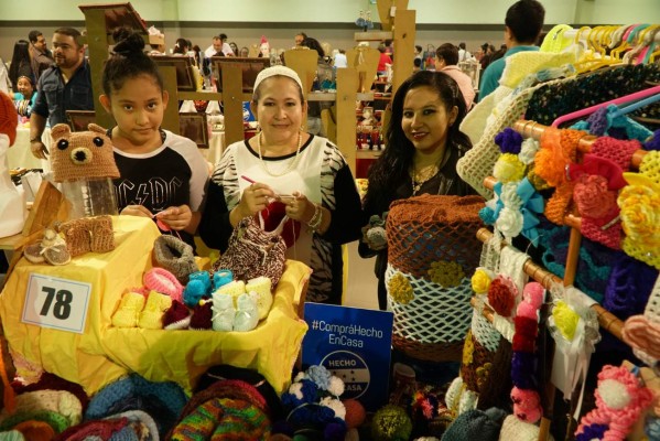 En el Bazar del Sábado destacan los emprendimientos familiares