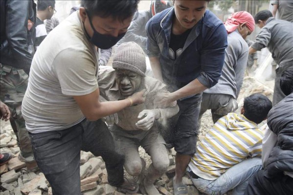 1,805 muertos: Último balance del terremoto en Nepal