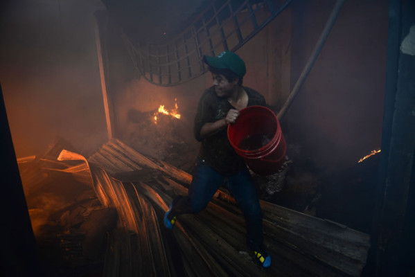 Incendio consume más de 500 locales en mercado de Guatemala