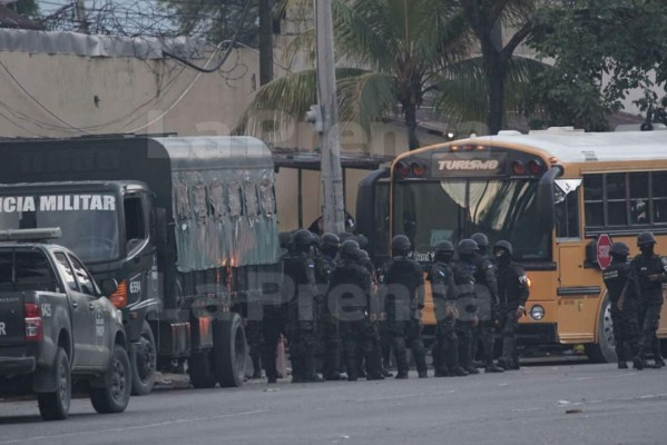 Trasladan a los últimos reos del penal sampedrano hacia otras cárceles de Honduras