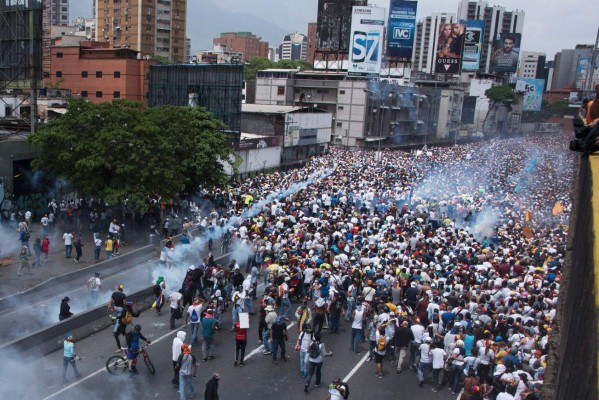 Oposición venezolana vuelve a protestar contra Maduro