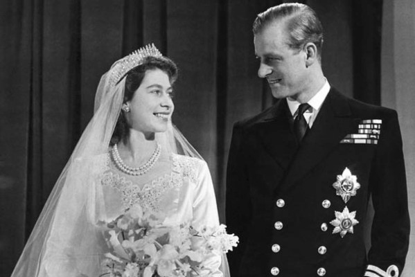 Reina Isabel II celebra 70 años junto al príncipe Felipe