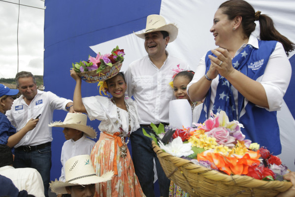 Juan Orlando Hernández: 'Ganaremos con más de 10 puntos de diferencia”