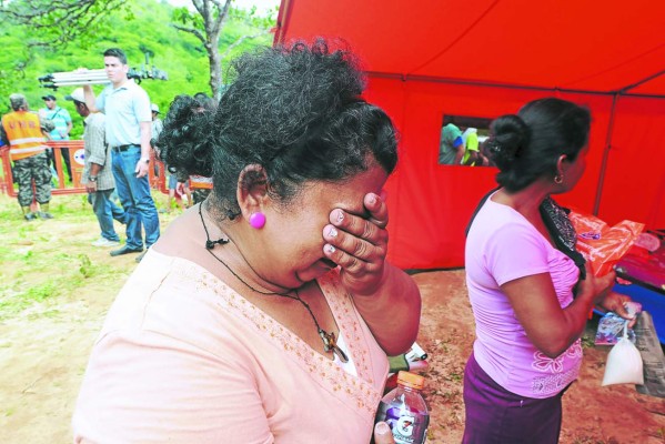 Familiares de mineros: 'Vivos o muertos queremos a nuestros parientes”