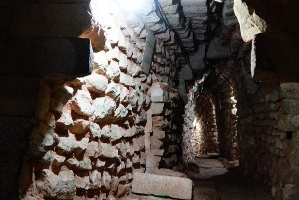 Los túneles de Copán conducen al templo original de Rosalila.