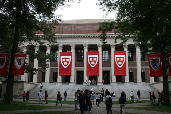 El Gobierno de EEUU pide que lleven a juicio a Harvard por discriminación positiva