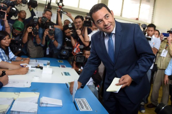 Comediante sin experiencia política es el más votado en Guatemala; habrá segunda vuelta