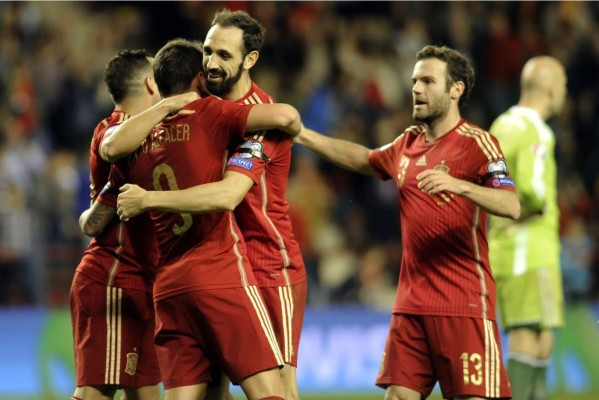 España sella el pase a la Eurocopa con goleada