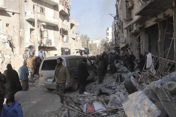 Al menos 24 muertos tras explosión contra evacuados en Alepo