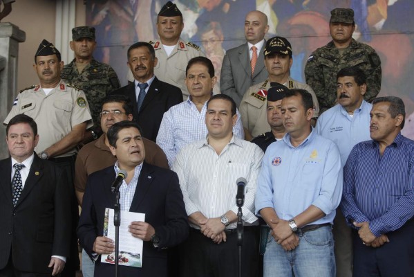 Presidente de Honduras anuncia construcción de aeródromo de Río Amarillo