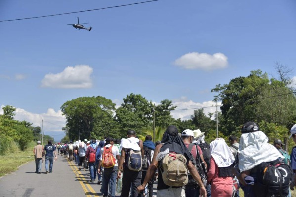 Caravana: Pese al miedo a ser deportación y a narcos, migrantes hondureños siguen camino por México