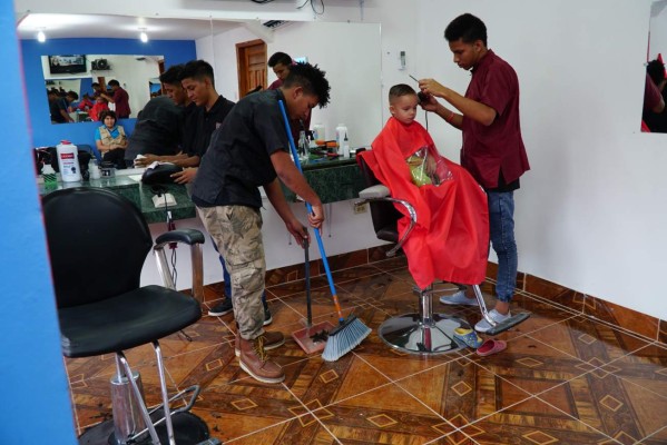 Con sus propios ahorros, jóvenes de Chamelecón abren sus negocios